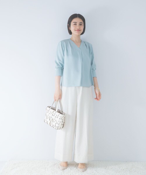 URBAN RESEARCH ROSSO（アーバンリサーチロッソ）の「シルキーツイルVネックブラウス（シャツ/ブラウス・レディース・OFF/MINT/NAVY・Free）」の20枚目の写真