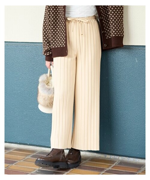 nissen（ニッセン）の「大きいサイズ フェイクスウェードプリーツパンツ（ゆったりヒップ）（パンツ・レディース・アイボリー/グレージュ/ダークグレー・L/LL/3L/4L/5L/6L/8L/10L）」の12枚目の写真