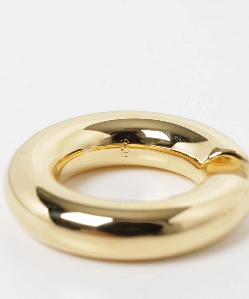 URBAN RESEARCH(アーバンリサーチ)の「TOM WOOD Chunky Ear Cuff Gold M(イヤリング・レディース・Gold・-)」の5枚目の写真