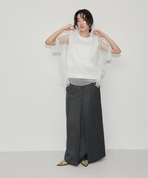ADAM ET ROPE'(アダムエロペ)の「【WEB限定】・【サステナブル】・【定番】ギャザーチュールトップス(Tシャツ/カットソー・レディース・ブラック/ホワイト/ダークブラウン・F)」の10枚目の写真