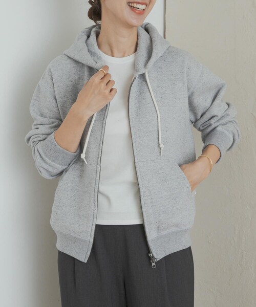 URBAN RESEARCH DOORS(アーバンリサーチドアーズ)の「commpost 反毛裏毛ジップフーディ(パーカー・レディース・TOP GRAY・S)」の3枚目の写真