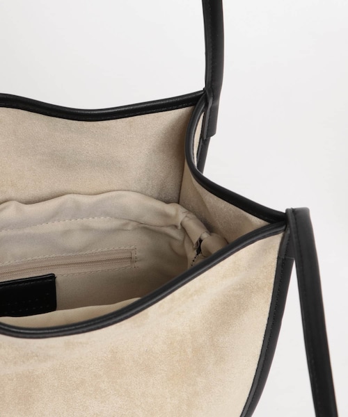 URBAN RESEARCH DOORS(アーバンリサーチドアーズ)の「『別注』IOMMI スウェードバイカラーバッグ(トートバッグ・レディース・BROWN/BEIGE/KHAKI・Free)」の14枚目の写真
