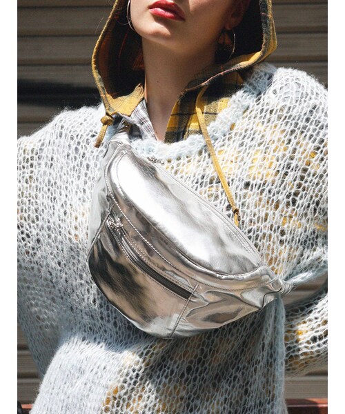 jouetie（ジュエティ）の「ウエストポーチ（ボディバッグ/ウエストポーチ・レディース・ミックス/シルバー/ブラック・F）」の2枚目の写真