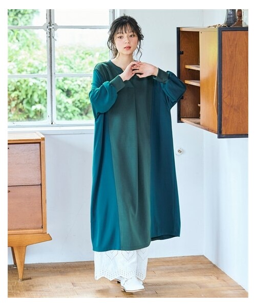 nissen（ニッセン）の「＜大きいサイズ＞なめらかポンチスキッパー異素材切替ワンピース（ワンピース・レディース・グレージュ/ディープグリーン/黒・L/LL/3L/4L/5L/6L/8L/10L）」の4枚目の写真