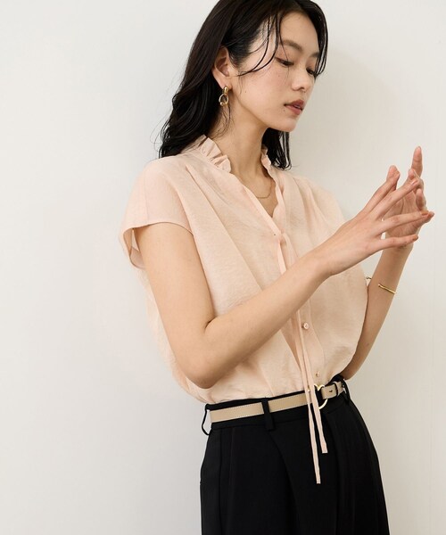 ROPE'(ロペ)の「【WEB限定カラー】スタンドフリルスキッパーブラウス(無地・ピンストライプ)/イージーケア(シャツ/ブラウス・レディース・ブラック/ホワイト系/ブルー/ピンク・F)」の15枚目の写真