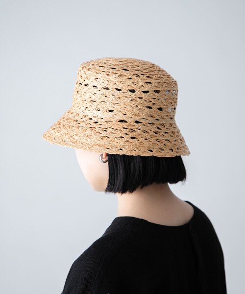 かぐれ（カグレ）の「mature ha.　sukashi raffia bucket hat（ハット・レディース・natural・FREE）」の2枚目の写真
