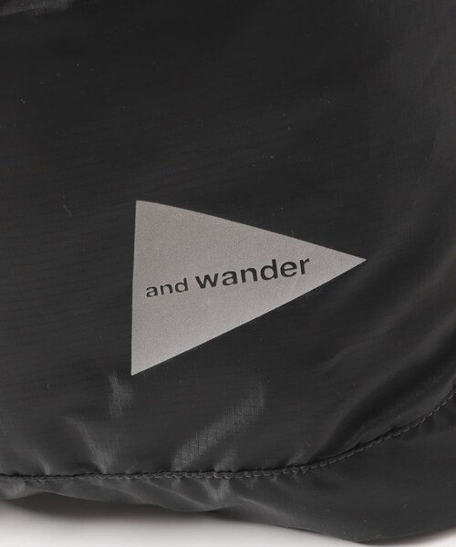 EKAL(エカル)の「and wander CRISPY RIP DRAWSTRING BAG(バックパック/リュック・レディース・BLACK/KHAKI・One)」の11枚目の写真