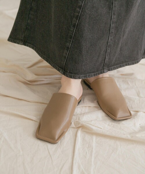 ITEMS URBANRESEARCH(アイテムズ アーバンリサーチ)の「スクエアサンダル(サンダル・レディース・BRN/BLK・S/M/L)」の2枚目の写真