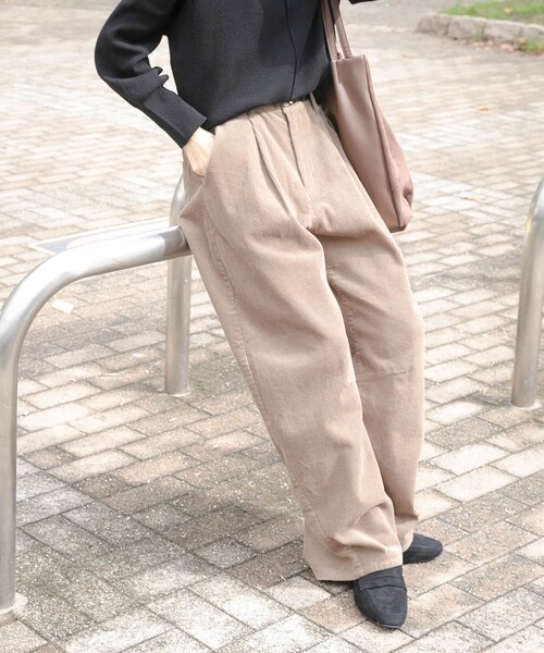 ITEMS URBANRESEARCH(アイテムズ アーバンリサーチ)の「コーデュロイバレルパンツ(その他パンツ・レディース・BLK/BEG/CHERRY・FREE)」の4枚目の写真