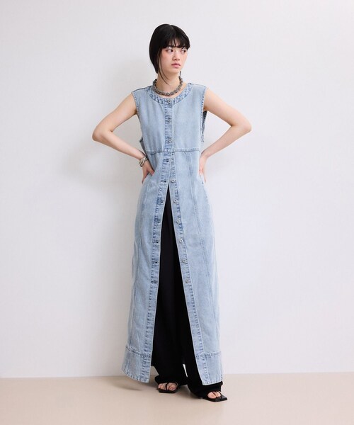 ADAM ET ROPE'（アダムエロペ）の「【WEB限定】ライトデニムスリーブレスワンピース（ワンピース・レディース・ブルー/サックス・36/38）」の10枚目の写真