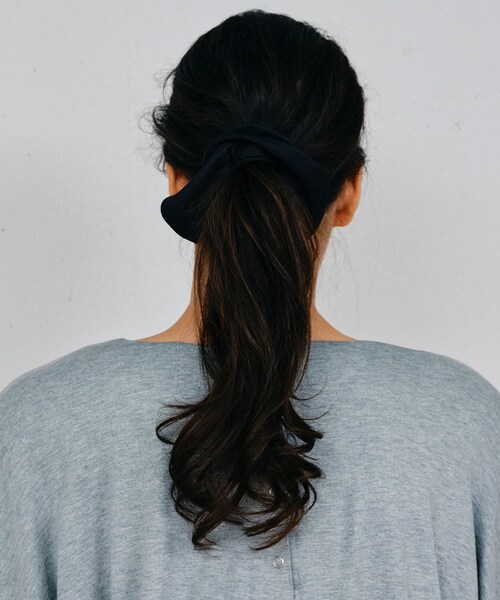 URBAN RESEARCH ROSSO（アーバンリサーチロッソ）の「heyep　Silk Heart Scrunchie Medium（ヘアゴム・レディース・BLACK/WHITE・-）」の3枚目の写真