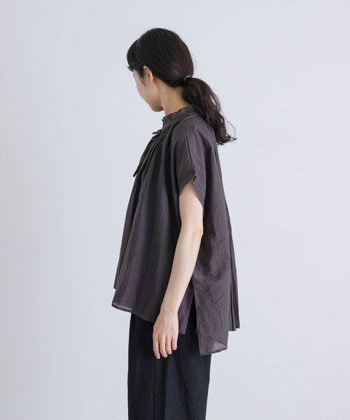 かぐれ(カグレ)の「SOIL COTTON VOILE GATHERED SHIRTS(シャツ/ブラウス・レディース・WHT/CCR・1)」の15枚目の写真