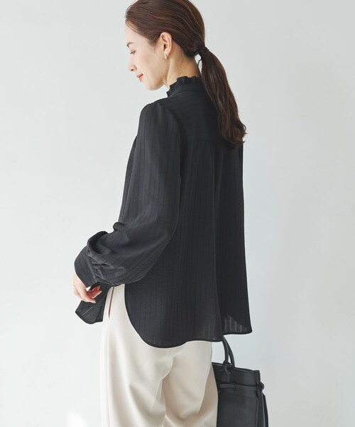 URBAN RESEARCH（アーバンリサーチ）の「ドビーストライプフリルブラウス（シャツ/ブラウス・レディース・OFF WHITE/BLACK・Free）」の22枚目の写真