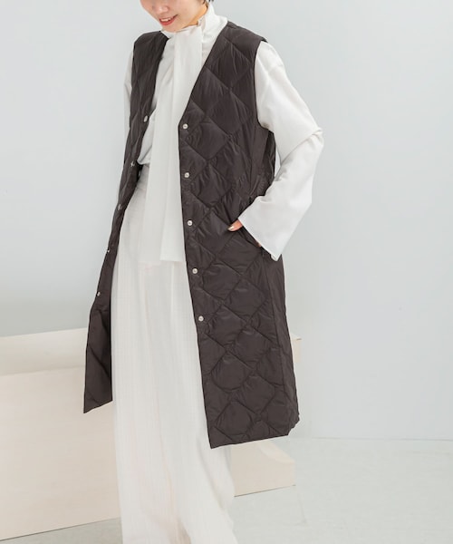 URBAN RESEARCH ROSSO（アーバンリサーチロッソ）の「TAION　VNECK LONG DOWN GILET（その他アウター・レディース・OFFWHITE/BLACK/DCHOCO/GBEIGE・M/L）」の3枚目の写真