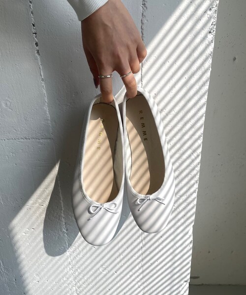 URBAN RESEARCH DOORS(アーバンリサーチドアーズ)の「別注バレエシューズ(バレエシューズ・レディース・IVORY/NAVY・36/37/38)」の6枚目の写真