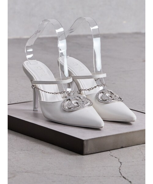 GYDA（ジェイダ）の「GDビジューMOLDチェーンストラップポインテッドミュール（パンプス・レディース・オフホワイト/ブラック・S/M/L）」の2枚目の写真