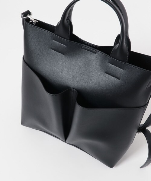 KBF（ケイビーエフ）の「アウトポケットイージーBAG（ショルダーバッグ・レディース・CAMEL/BLACK・One）」の13枚目の写真