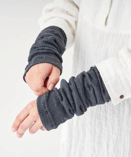 かぐれ（カグレ）の「くらしきぬ　シルク＆ウール ウォーマー（レッグウォーマー・レディース・チャコール/グレージュ・Free）」の4枚目の写真