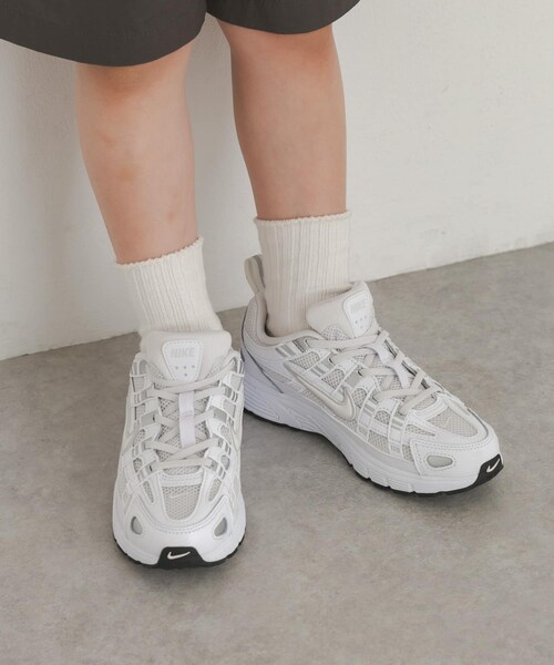 URBAN RESEARCH DOORS(アーバンリサーチドアーズ)の「NIKE P-6000 PS(KIDS)(スニーカー・キッズ・WHITE/METALLIC・19/20/21/22)」の1枚目の写真