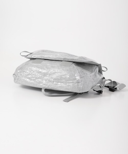 EKAL(エカル)の「CMF OUTDOOR GARMENT MESSENGER BAG DYNEEMA(メッセンジャーバッグ・メンズ・GRAY/WHITE・One)」の6枚目の写真