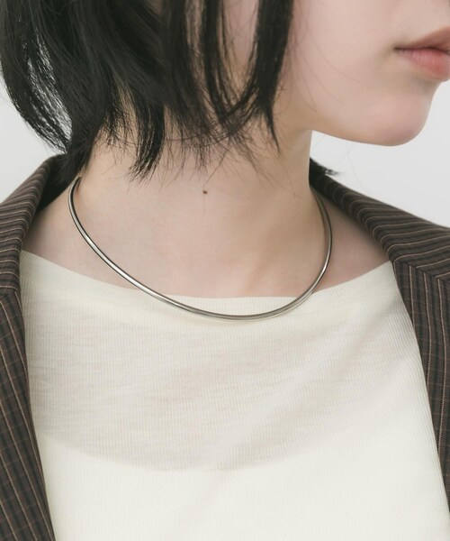 SMELLY（スメリー）の「ステンレススリムネックカフ（ネックレス・レディース・SLV/GLD・-）」の4枚目の写真