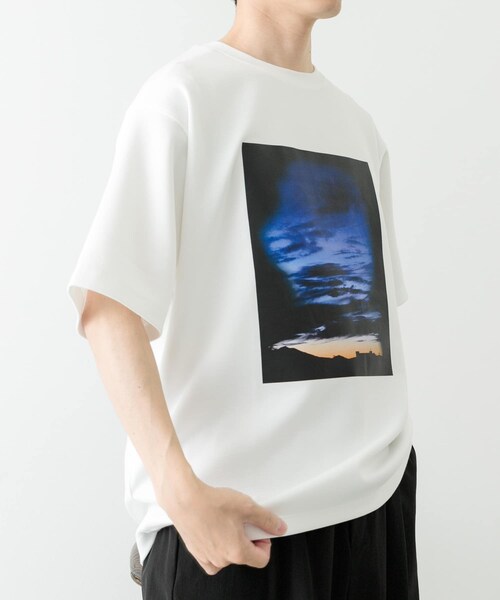 ITEMS URBANRESEARCH（アイテムズ アーバンリサーチ）の「Art Graphic ポンチTシャツ Dawn（Tシャツ/カットソー・メンズ・WHT/BLK・M/L）」の5枚目の写真