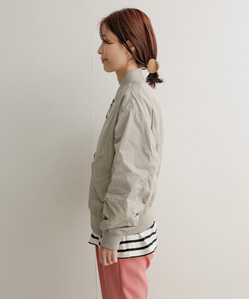 URBAN RESEARCH DOORS（アーバンリサーチドアーズ）の「MA-1コンパクトジャケット（MA-1・レディース・KHAKI/L/GRAY・1）」の15枚目の写真