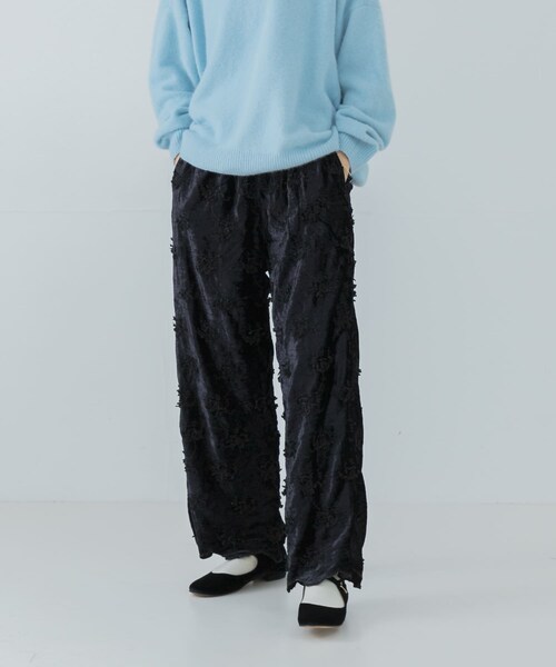 URBAN RESEARCH(アーバンリサーチ)の「crinkle crinkle crinkle velvet embroidery pants(その他パンツ・レディース・SILVERLAME/BLACKLAME・FREE)」の4枚目の写真