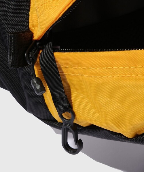 ADAM ET ROPE'(アダムエロペ)の「【THE NORTH FACE/ザ・ノース・フェイス】Sweep(ボディバッグ/ウエストポーチ・メンズ・ブラック/パープル/イエロー・F)」の8枚目の写真