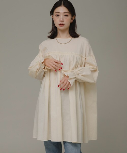 URBAN RESEARCH Sonny Label（アーバンリサーチサニーレーベル）の「コットンギャザーチュニック（チュニック・レディース・クリーム/ブラック/ブルー・FREE）」の4枚目の写真