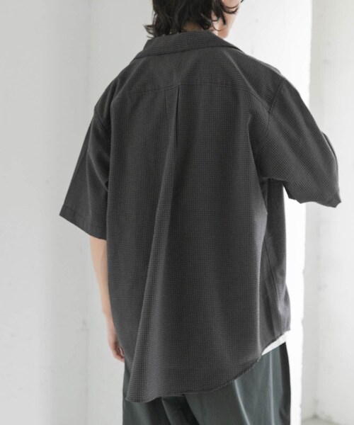 URBAN RESEARCH DOORS(アーバンリサーチドアーズ)の「FORK&SPOON シアサッカーショートスリーブシャツ(シャツ/ブラウス・メンズ・CCLxBLK/BEGxCCL・4/5)」の4枚目の写真