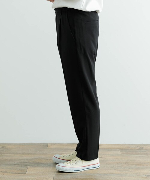 ITEMS URBANRESEARCH（アイテムズ アーバンリサーチ）の「『セットアップ対応』ウォッシャブル×クールタッチTRテーパードパンツ（その他パンツ・メンズ・BLK/BEG/GRY/CHK・S/M/L）」の16枚目の写真