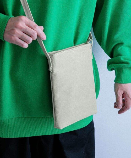 ITEMS URBANRESEARCH（アイテムズ アーバンリサーチ）の「PIG LEATHER ミニショルダーバッグ（ショルダーバッグ・メンズ・BLK/BEG/GRY・-）」の14枚目の写真