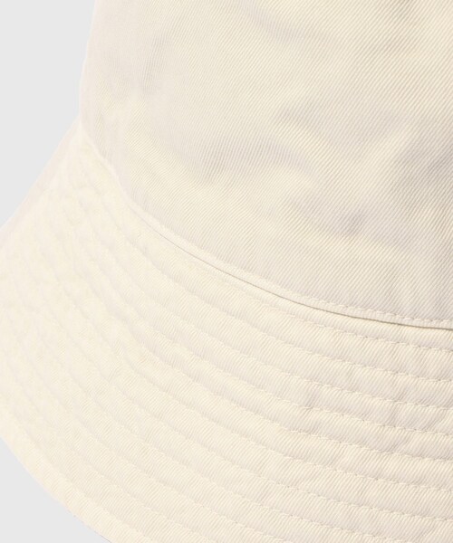 ADAM ET ROPE'（アダムエロペ）の「【AURALEE/オーラリー】GARMENT-DYED FINX CHINO BUCKET HAT MADE BY KIJIMA TAKAYUKI（ハット・メンズ・ホワイト/キナリ/ネイビー・F）」の7枚目の写真