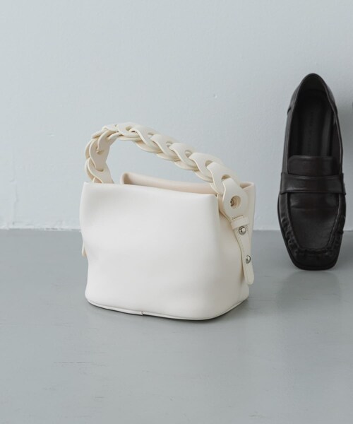 SENSE OF PLACE by URBAN RESEARCH（センスオブプレイスバイアーバンリサーチ）の「チェーンハンドルパフバッグ（ショルダーバッグ・レディース・BLACK/L.BLUE/IVORY・One）」の5枚目の写真