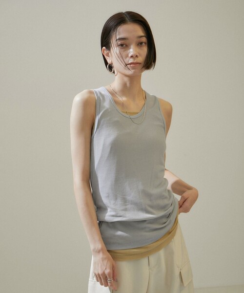 ADAM ET ROPE'（アダムエロペ）の「nu=layerスクープネックタンクトップ（タンクトップ・レディース・ブラック/ライトグレー/ホワイト/レッド・F）」の13枚目の写真