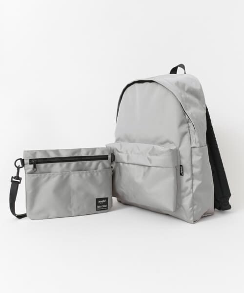 URBAN RESEARCH Sonny Label（アーバンリサーチサニーレーベル）の「anello　別注 サコッシュin10ポケットデイパック（バックパック/リュック・メンズ・ベージュ/ブラック/グレー/レッド・FREE/Free）」の2枚目の写真