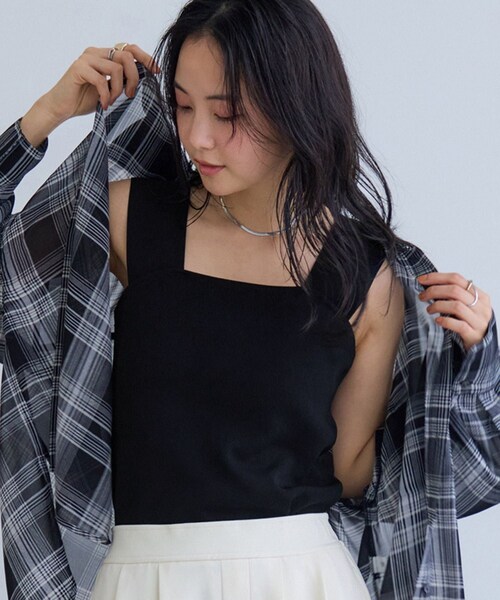VIS(ビス)の「ICE BEAUTY ワイドショルダーニットインナー/UVケア・イージーケア・接触冷感(キャミソール・レディース・ブラック/オフホワイト/レッド・F)」の5枚目の写真