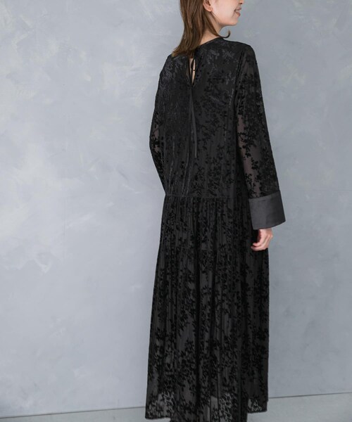 URBAN RESEARCH ROSSO（アーバンリサーチロッソ）の「『WEB/一部店舗限定』フロッキープリントティアードワンピース（ワンピース・レディース・BLACK/BROWN・Free）」の6枚目の写真