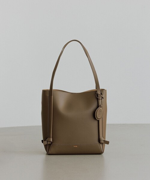 ROPE'(ロペ)の「【E'POR】KNOT BAG Medium/A4対応・通勤・撥水・軽量・26AW新型(トートバッグ・レディース・ブラック/ダークブラウン・F)」の4枚目の写真
