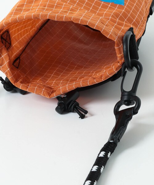 URBAN RESEARCH Sonny Label（アーバンリサーチサニーレーベル）の「POLER　BOTTLE SLING（ショルダーバッグ・メンズ・BLACK/GREEN/ORANGE・One）」の17枚目の写真