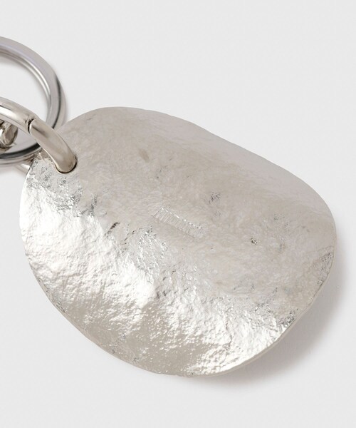 ADAM ET ROPE'（アダムエロペ）の「【HIDAKA/ヒダカ】CRISPS SHOEHORN（キーホルダー・メンズ・シルバー・F）」の4枚目の写真