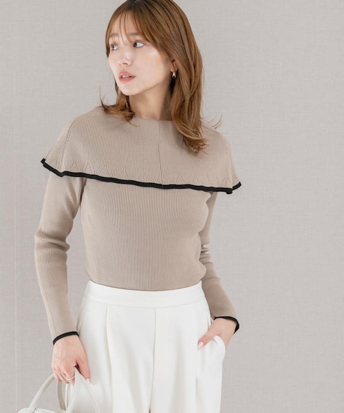 URBAN RESEARCH ROSSO（アーバンリサーチロッソ）の「2wayネックバイカラーケープニット（ニット/セーター・レディース・OFF/BEIGE/BLACK・FREE）」の3枚目の写真