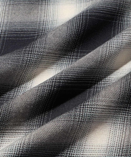 ADAM ET ROPE'（アダムエロペ）の「レーヨンオンブレチェックハーフスリーブオープンカラーシャツ（シャツ/ブラウス・メンズ・ブラック系/オフホワイト・L/M）」の18枚目の写真