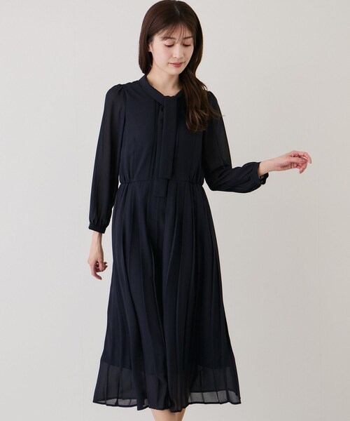 Jayro（ジャイロ）の「ボウタイプリーツワンピース（ワンピース・レディース・ブラック系/ライトグレー/ネイビー・M）」の13枚目の写真