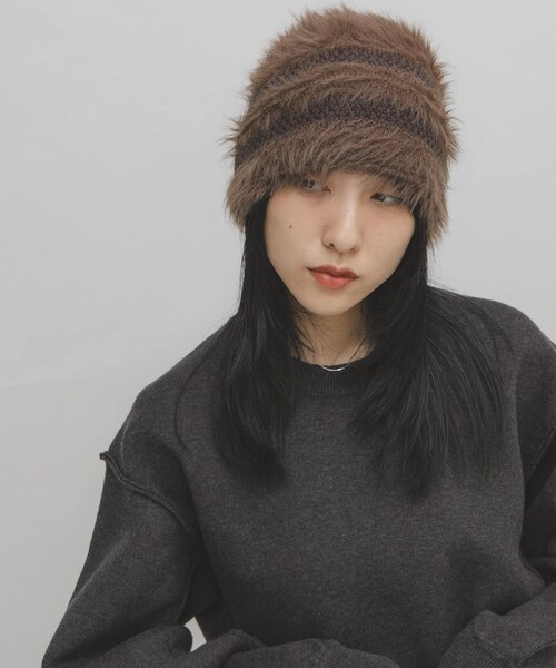 KBF（ケイビーエフ）の「ラインデザインシャギーニットビーニー（ニットキャップ/ビーニー・レディース・IVORY/BROWN/CHARCOAL・One）」の3枚目の写真