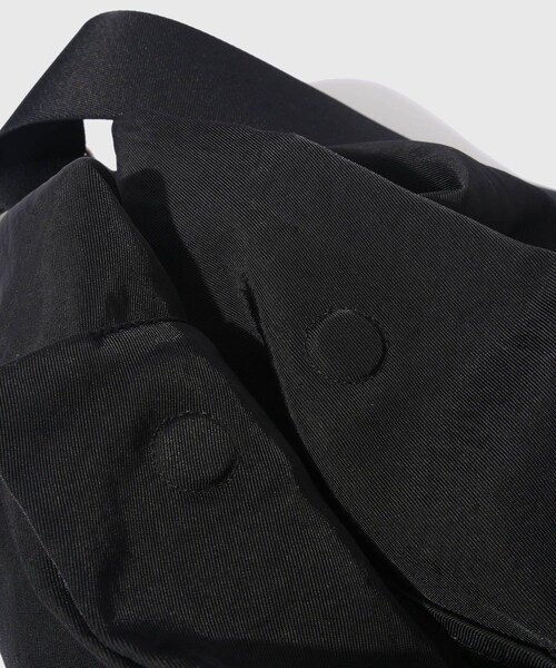 ADAM ET ROPE'（アダムエロペ）の「【NL/ニール】Roy（ショルダーバッグ・メンズ・ブラック・F）」の8枚目の写真