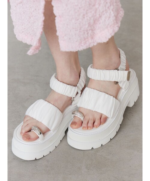 CALNAMUR（カルナムール）の「BIJOU RING GYATHER SPORTS SANDALS/ビジューリングギャザースポーツサンダル（サンダル・レディース・ホワイト/ブラック・S/M/L）」の9枚目の写真