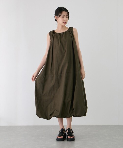 Jayro（ジャイロ）の「ノースリーブバルーンワンピース（ワンピース・レディース・ブラック/ベージュ/カーキ・F）」の6枚目の写真