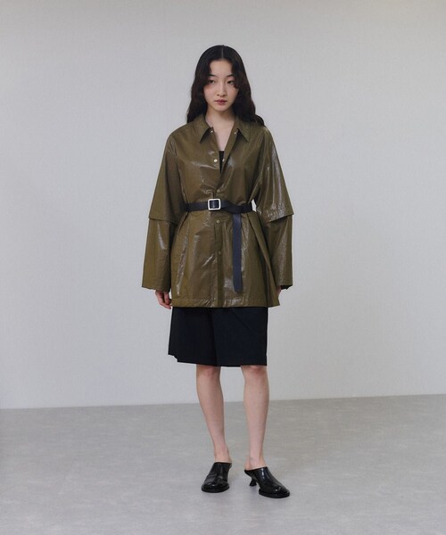 ADAM ET ROPE'（アダムエロペ）の「2WAYスリーブコーティングシャツブルゾン（ブルゾン・レディース・ブラック/カーキ・F）」の6枚目の写真